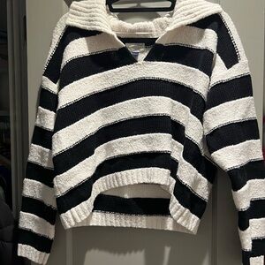 Cozy black and white striped cotton blend Universal Thread sweater with V neck L